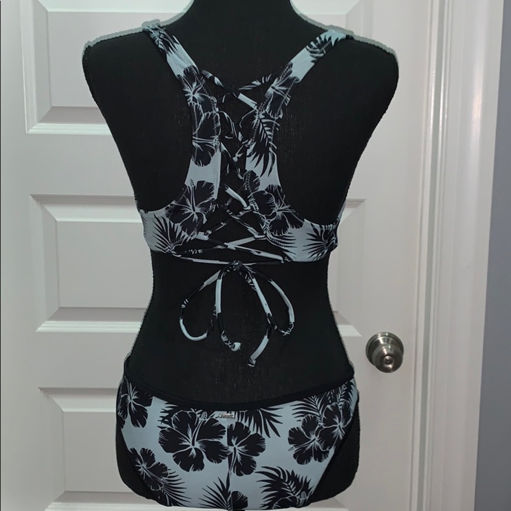 Bikini set - Picture 2 of 2
